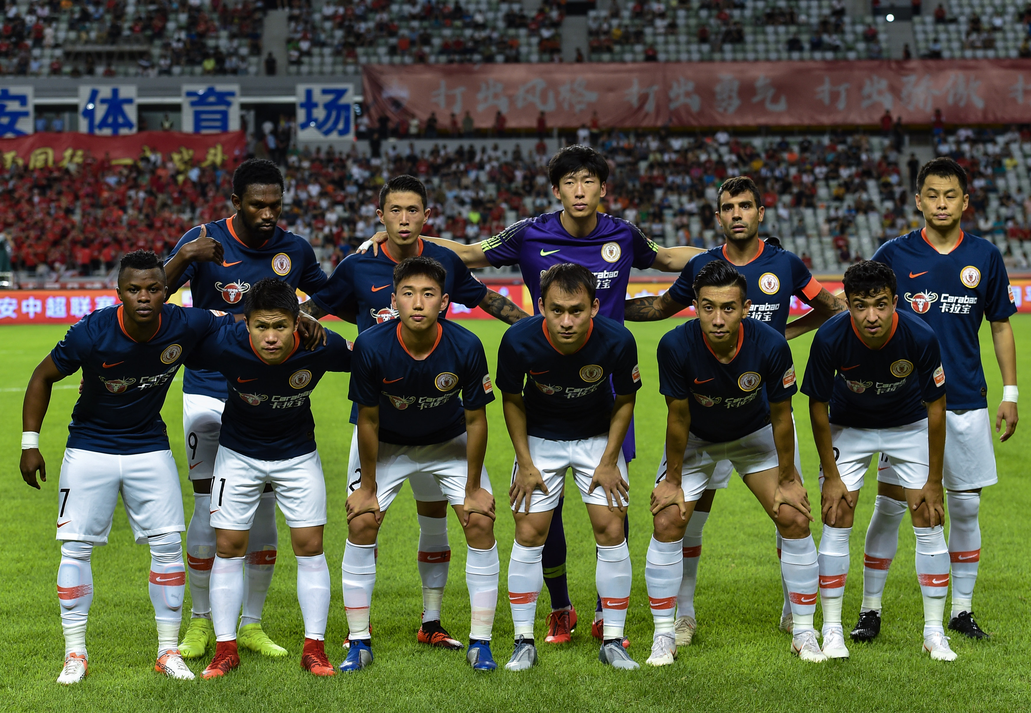 脚步不够快！首发的杨瀚森侧移被吹阻挡 4分钟不到累积2犯被换下（脚步慢半拍！首发杨瀚森侧移遭判阻挡，开场不到4分钟累积两犯被换下）